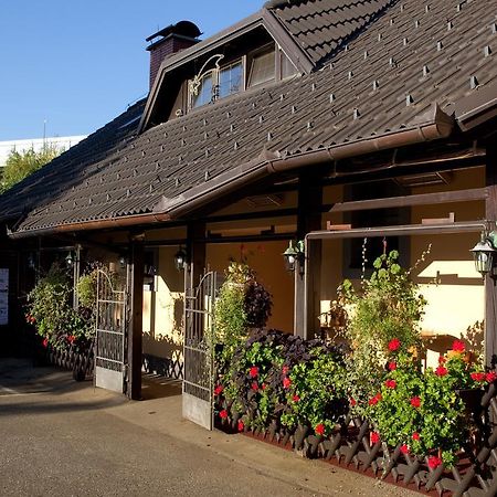 Crni Baron Pension Black Baron Μαριμπόρ Εξωτερικό φωτογραφία